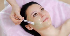 UNLOCKING THE BENEFITS OF CHEMICAL PEELS: UNDERSTANDING THE RIGHT TYPE FOR YOUR SKIN